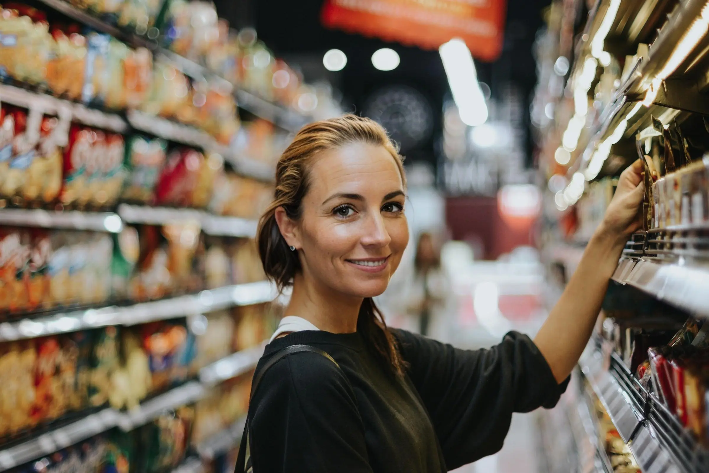 donna al supermercato