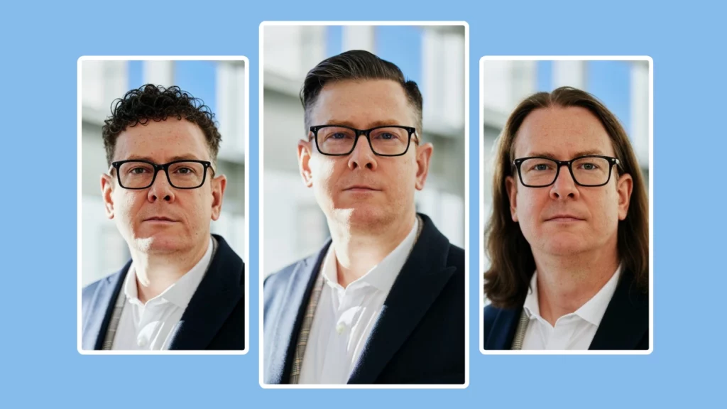 Homme d'affaires en costume bleu avec trois coiffures différentes